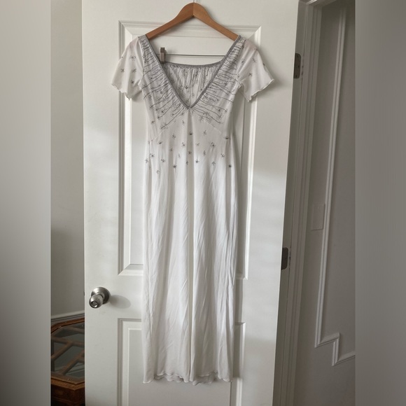 Gorgeous semi sheer long white nightgown. Lovely embroidery. No tag, fits like S - Picture 3 of 5